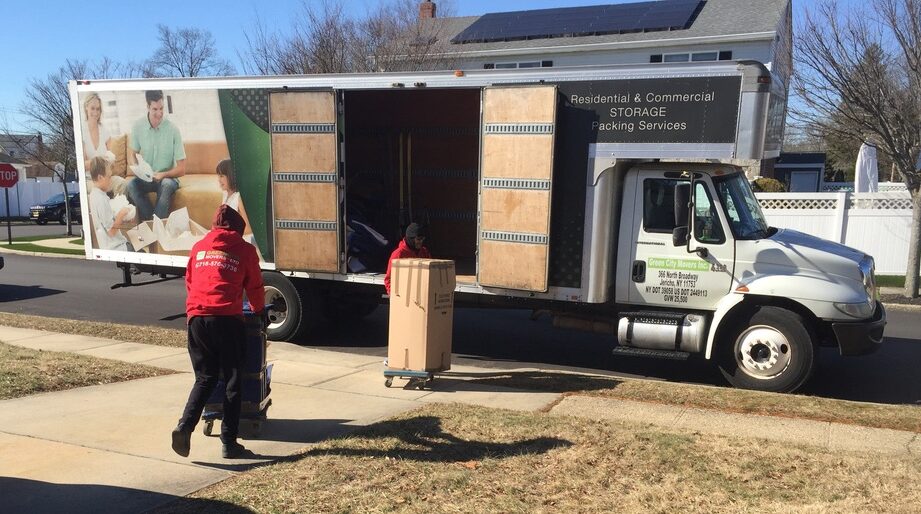Team of experienced movers